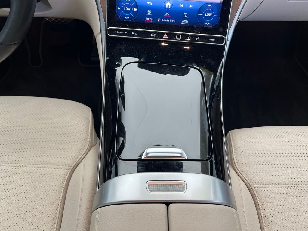 Thumbnail: 2023 Mercedes-Benz C-Class - 12
