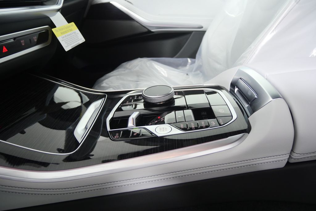 Thumbnail: 2026 BMW X5 - 21