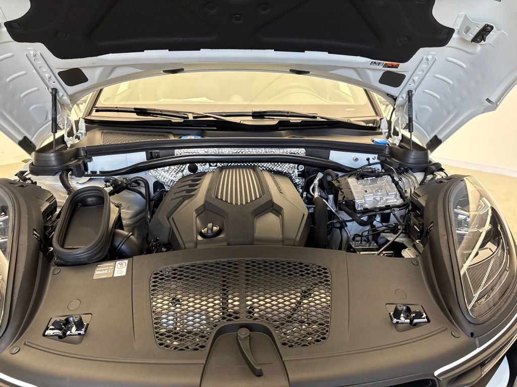 Thumbnail: 2026 Porsche Macan - 12