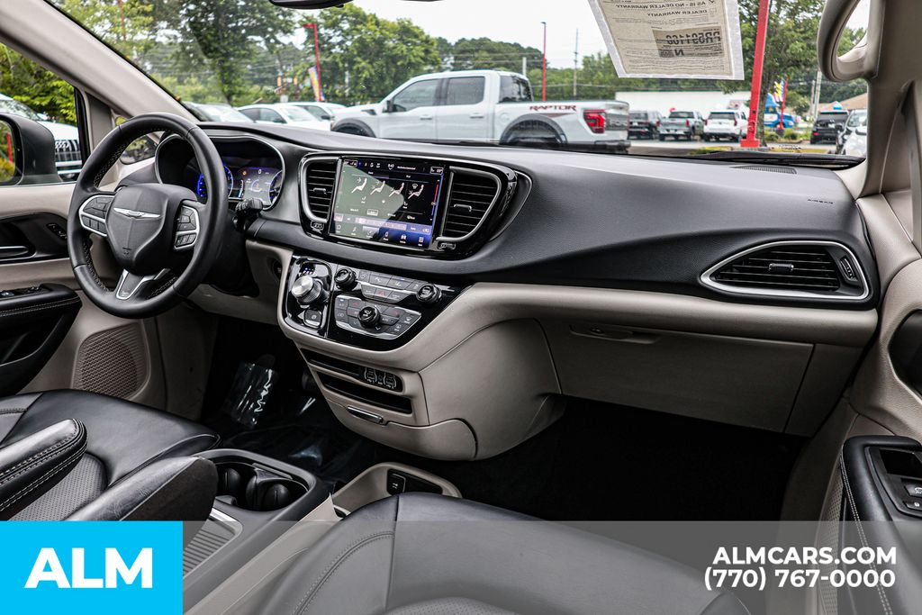 Used 2023 Black Chrysler Touring L image 32