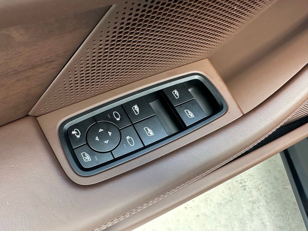 2025 Porsche Taycan 4S 14