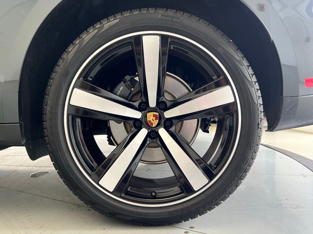 2025 Porsche Macan  26