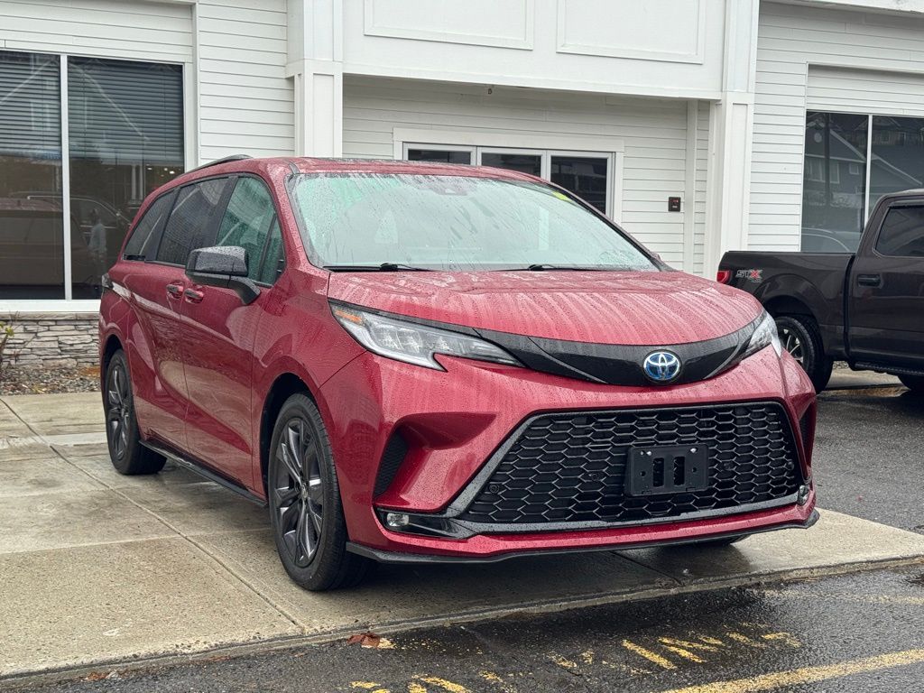 Red (Ruby Flare Pearl) 2025 Toyota Sienna XSE 7-Passenger FWD Minivan Front-Wheel Drive Continuously Variable Transmission