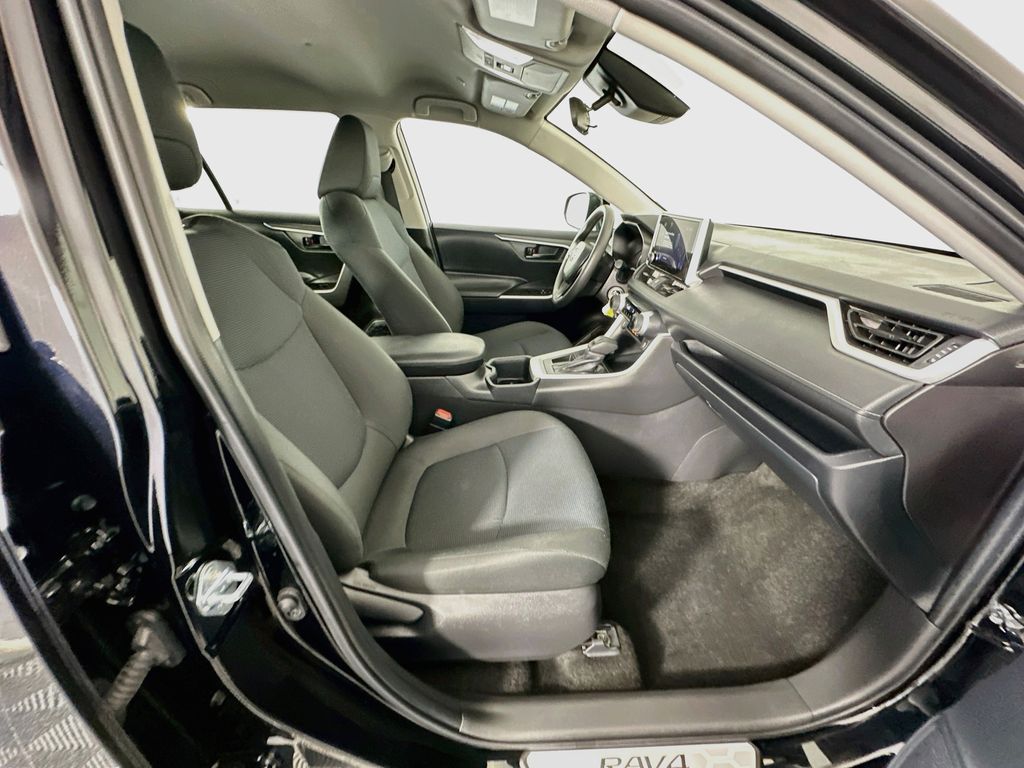 Thumbnail: 2025 Toyota RAV4 - 28