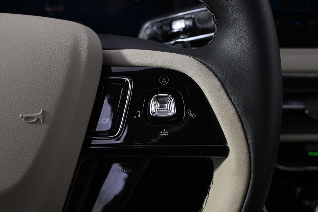 New 2026 White Lincoln Premiere image 36