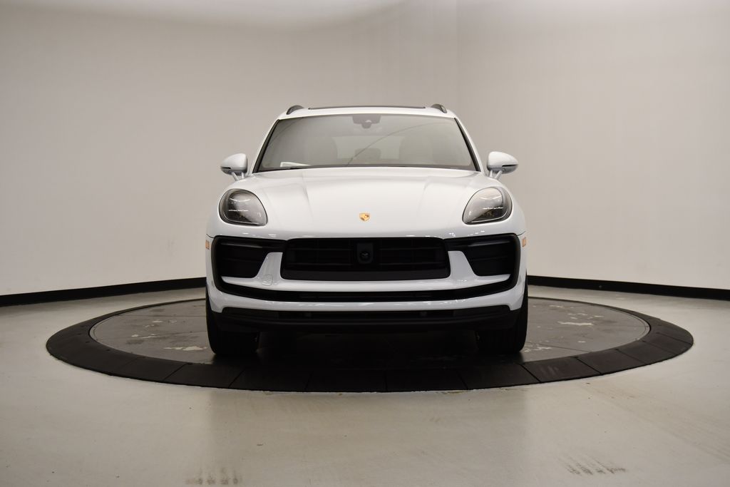 2024 Porsche Macan T 8