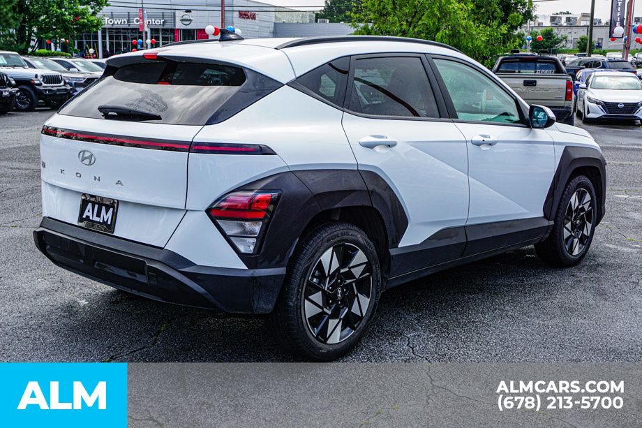 Used 2024 White Hyundai SEL image 6