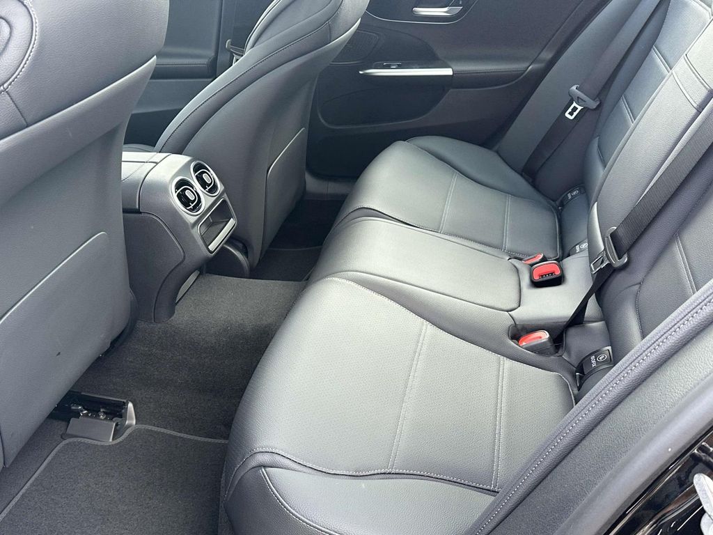 2025 Mercedes-Benz C-Class C 300 18