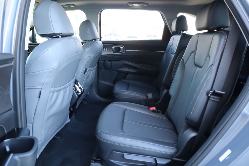 Thumbnail: 2023 Kia Sorento - 20