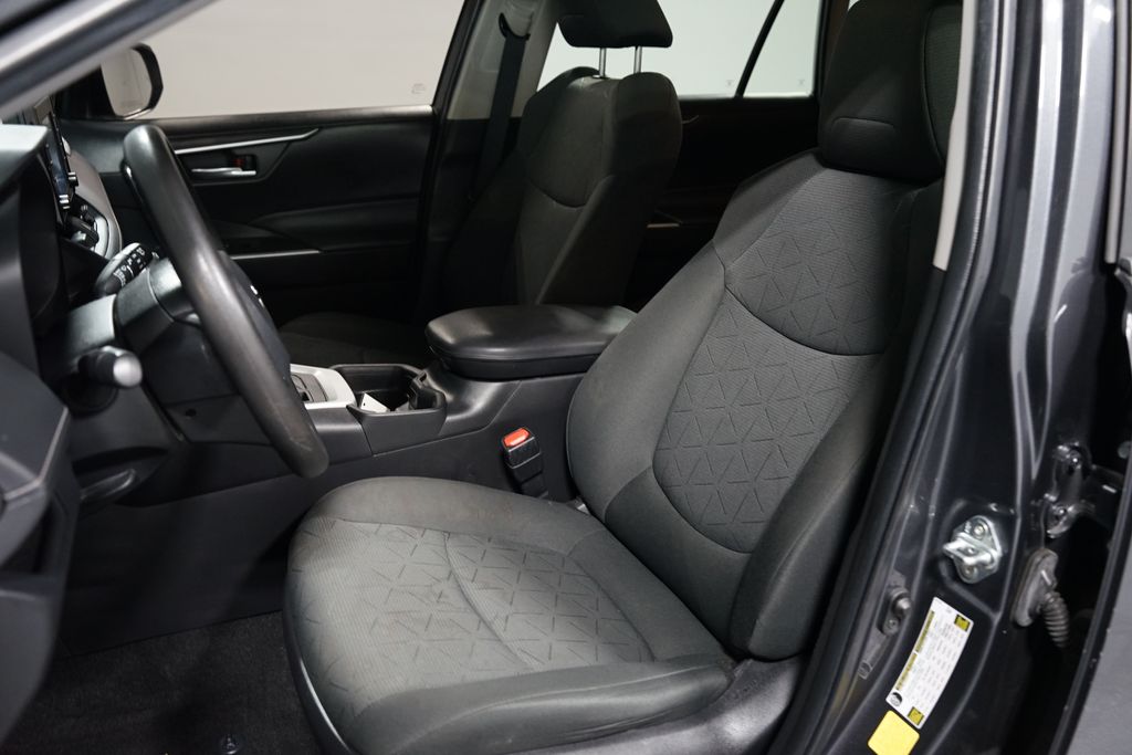 Thumbnail: 2021 Toyota RAV4 - 6