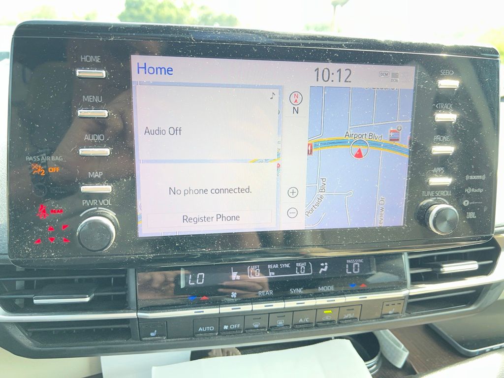 2022 Wind Chill Pearl Toyota Sienna XLE FWD Van