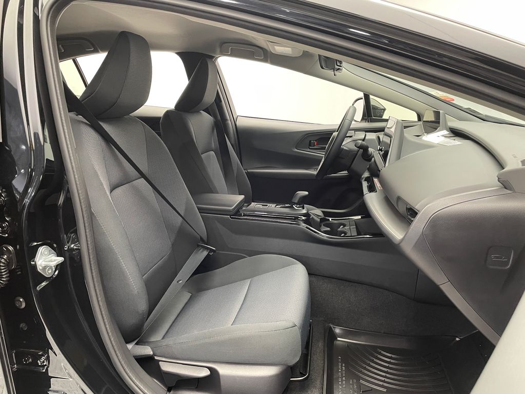 2024 Toyota Prius LE 17