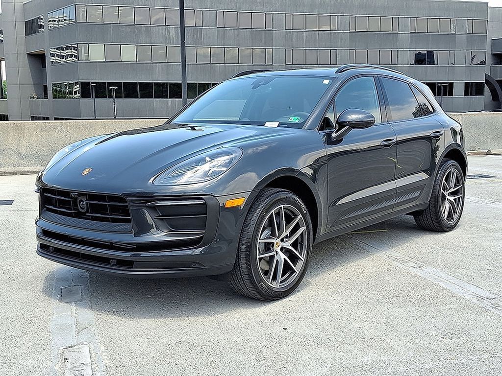 Thumbnail: 2025 Porsche Macan - 1