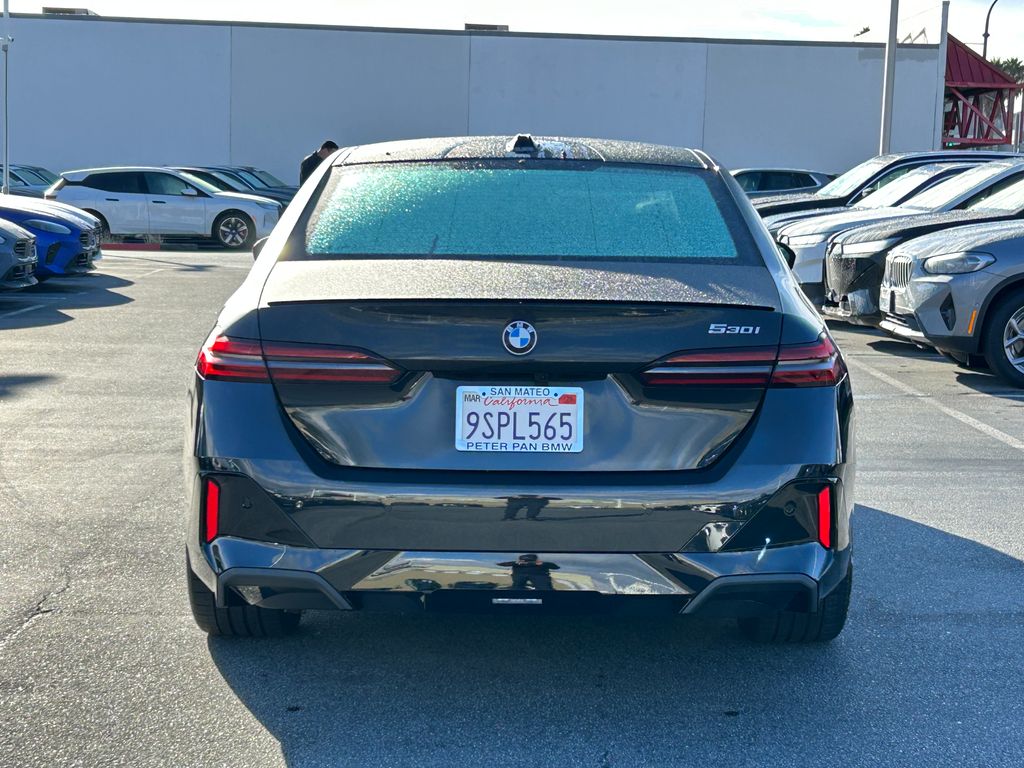 Thumbnail: 2025 BMW 5 Series - 4