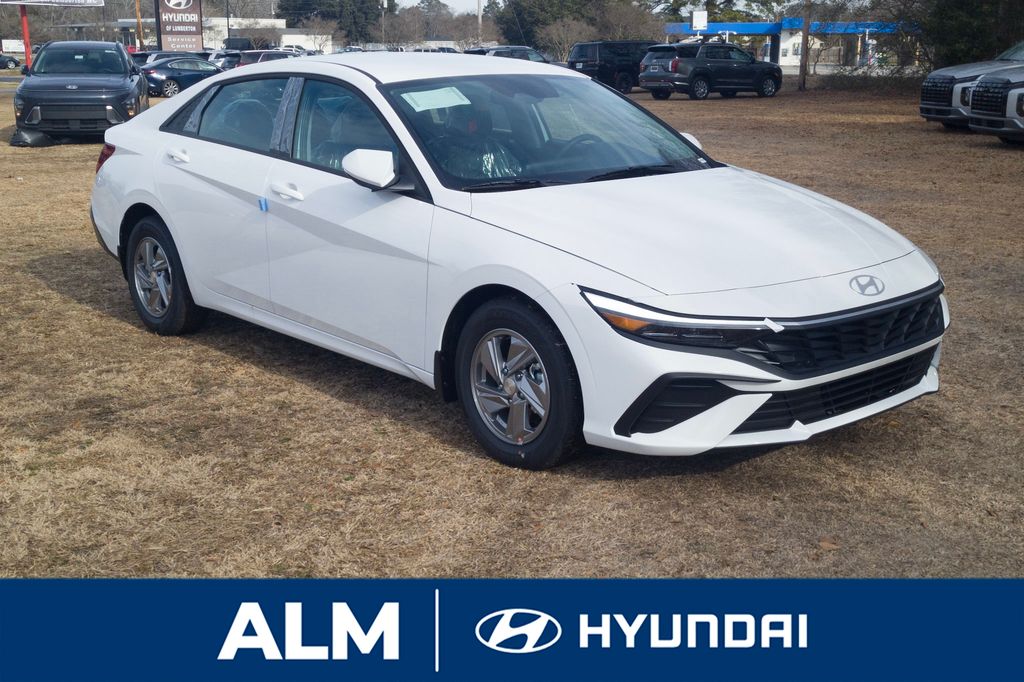 New 2026 White Hyundai SE image 4