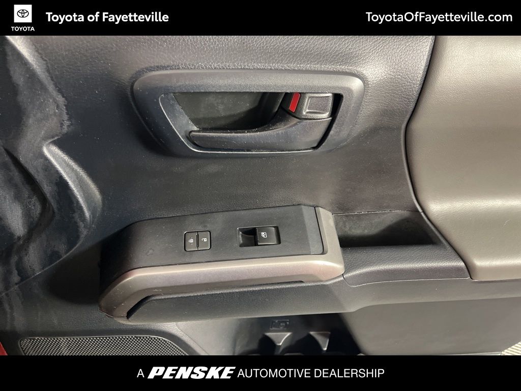 Thumbnail: 2016 Toyota Tacoma - 19