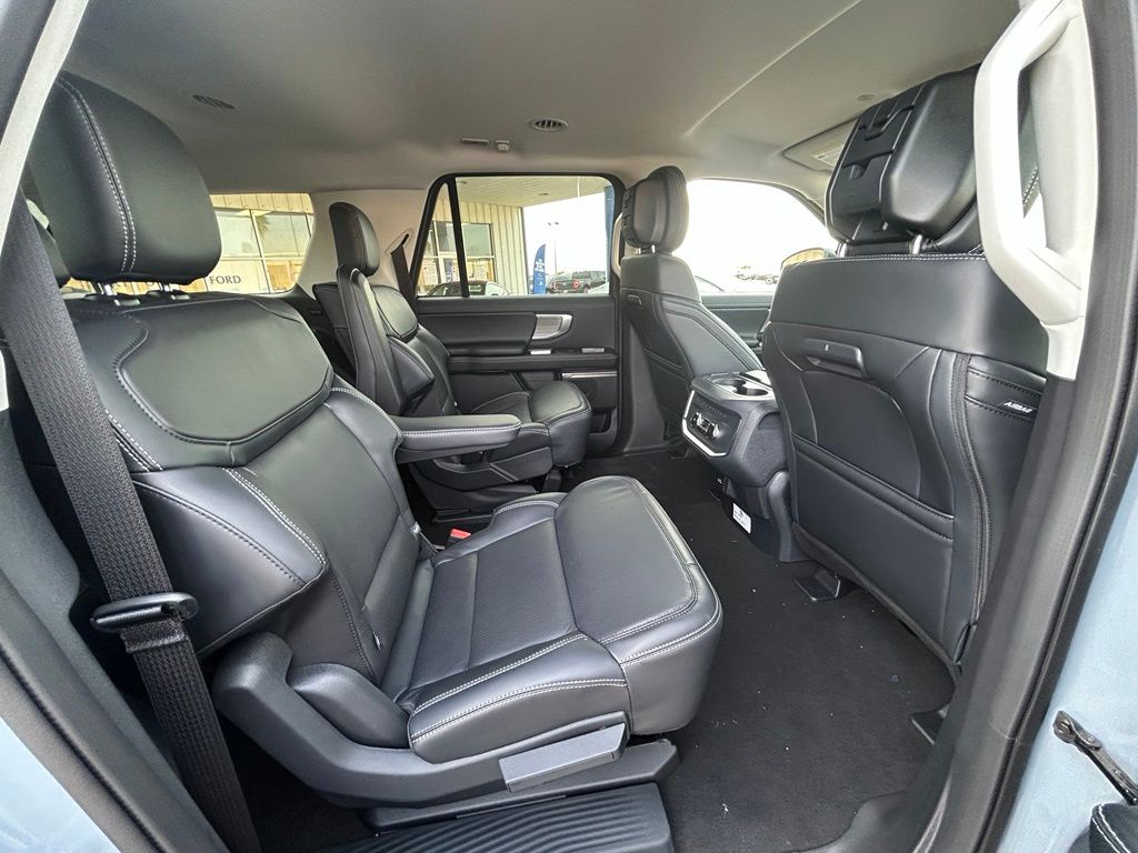 New 2027 Gray Ford Platinum image 21