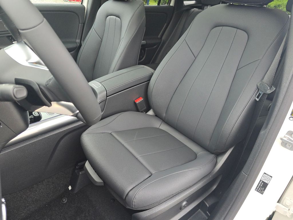 New 2026 White Mercedes-Benz GLA 250 image 23