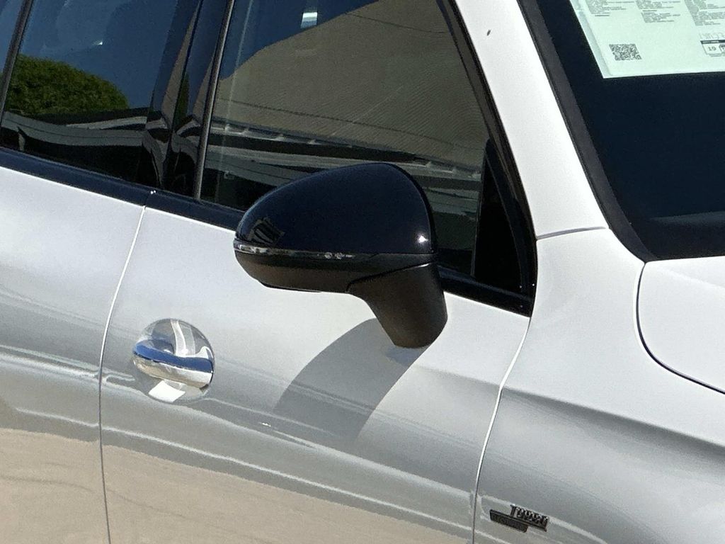 Thumbnail: 2025 Mercedes-Benz GLC - 7