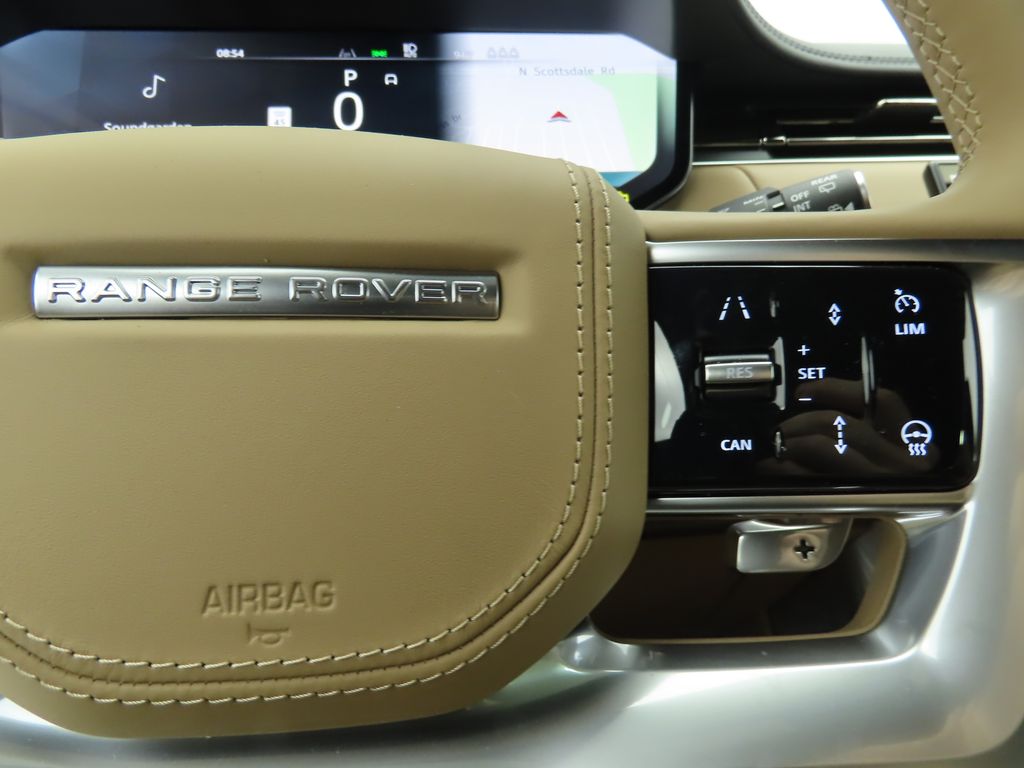 2025 Land Rover Range Rover SE 13
