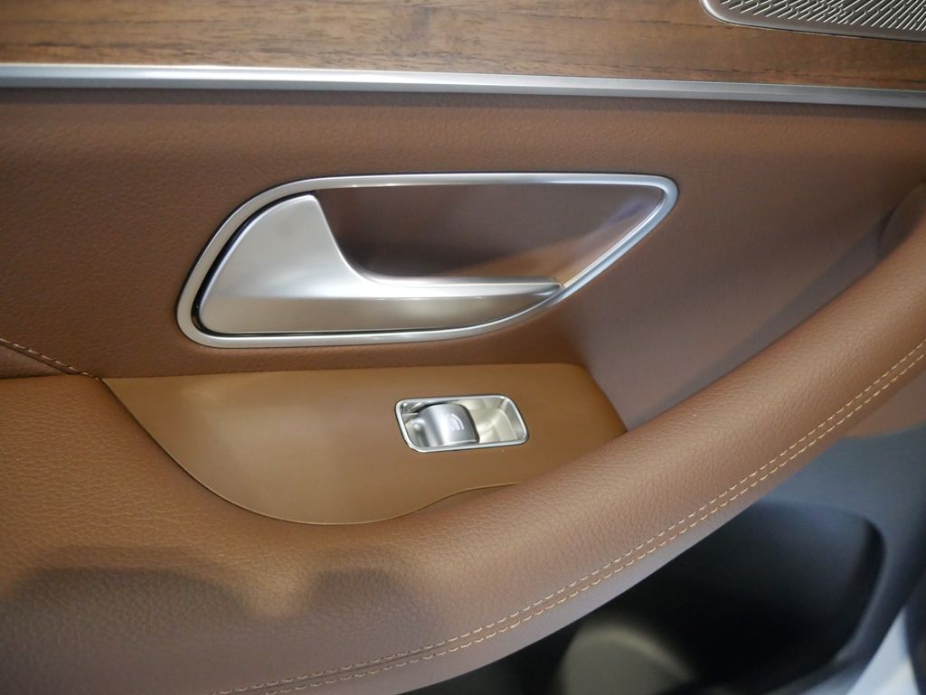 Thumbnail: 2026 Mercedes-Benz GLE - 22