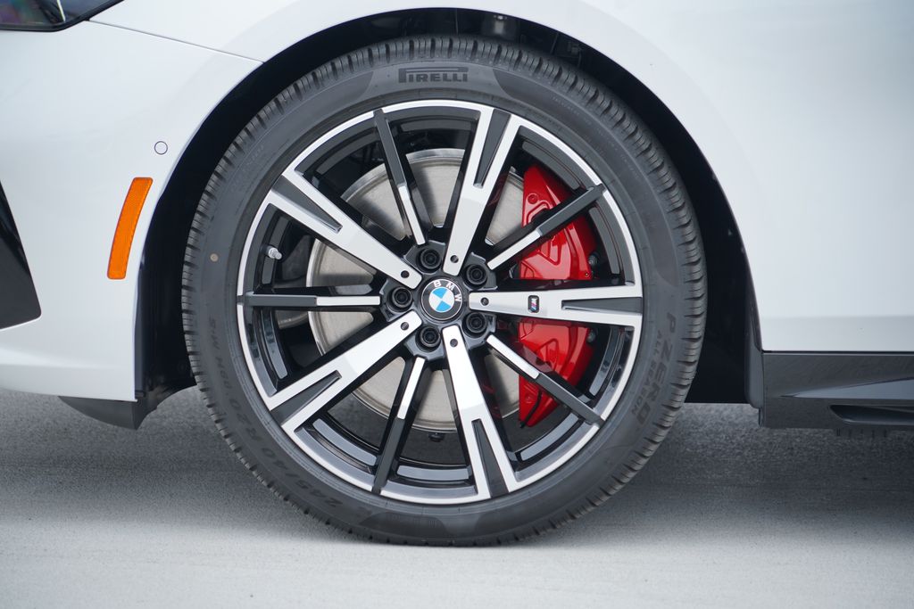 Thumbnail: 2027 BMW 5 Series - 5