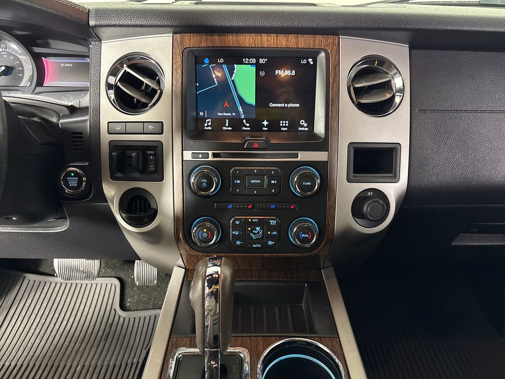 Used 2016 White Ford King Ranch image 29