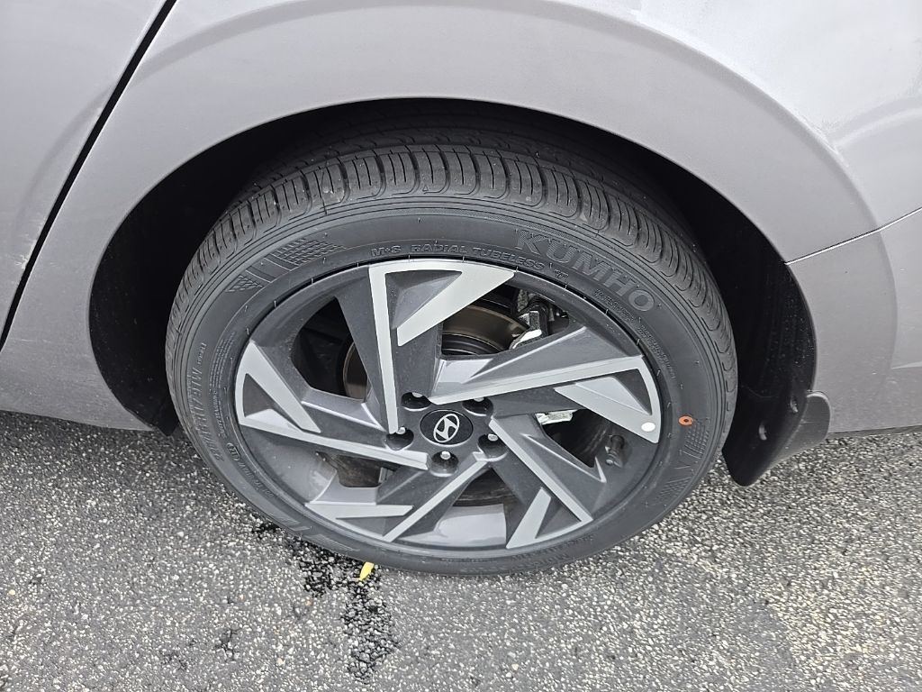 2025 Hyundai Elantra Sport 12
