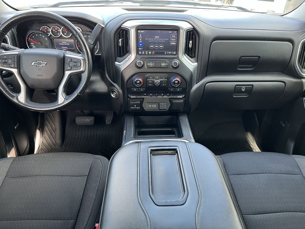 2020 Chevrolet Silverado 1500 RST 13