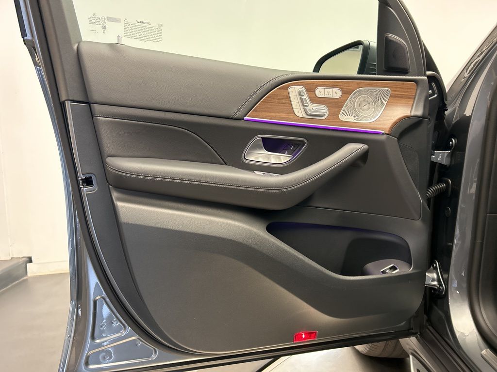 Thumbnail: 2026 Mercedes-Benz GLS - 11