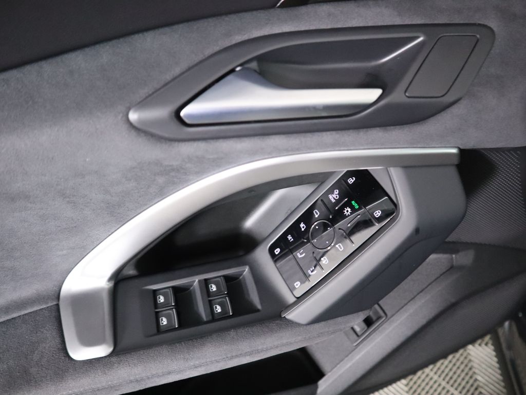 Thumbnail: 2025 Audi SQ5 - 25