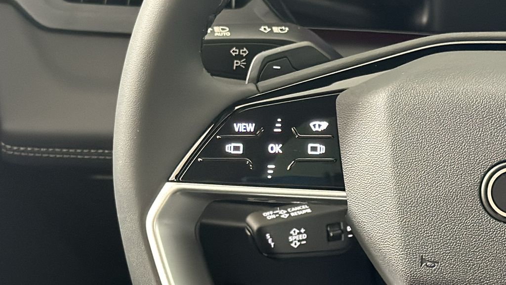 Thumbnail: 2025 Audi Q6 e-tron - 15
