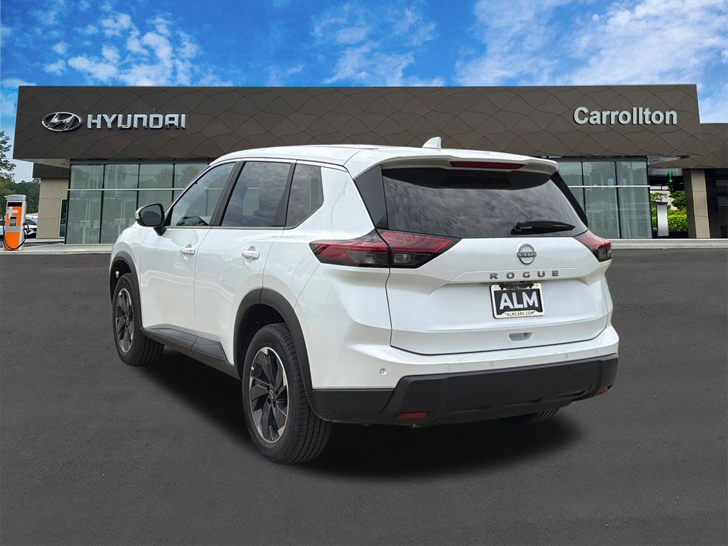 Used 2025 White Nissan SV image 7