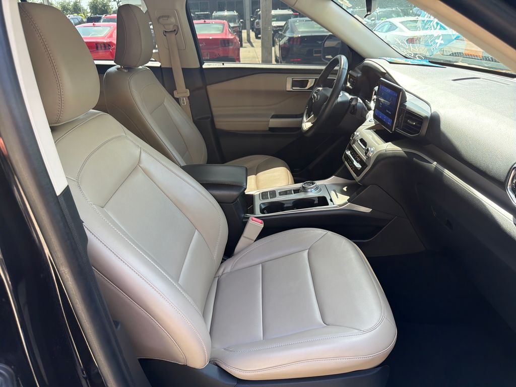 Certified Used 2024 Black Ford XLT image 28