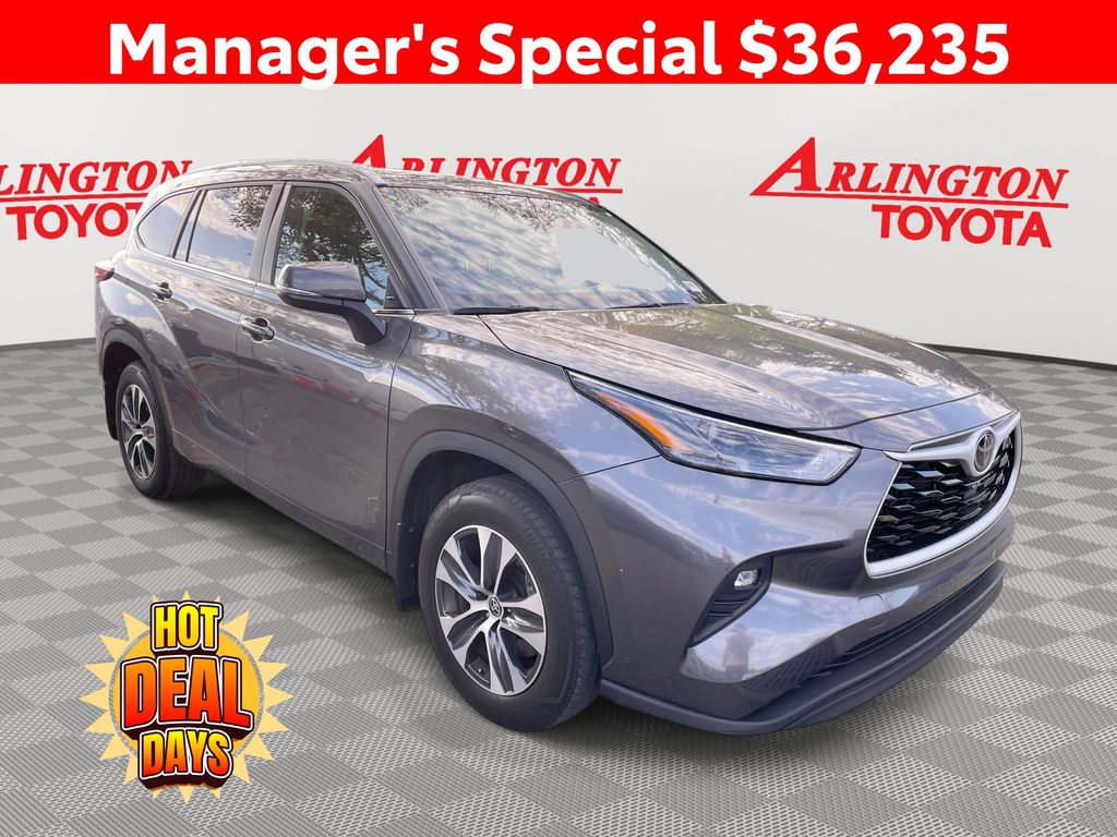 Magnetic Gray Metallic 2024 Toyota Highlander XLE FWD SUV / Crossover Front-Wheel Drive 8-Speed Automatic