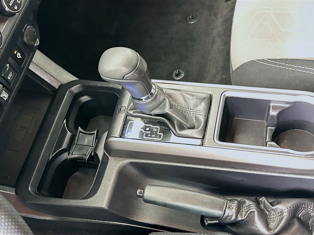 Thumbnail: 2020 Toyota Tacoma - 16