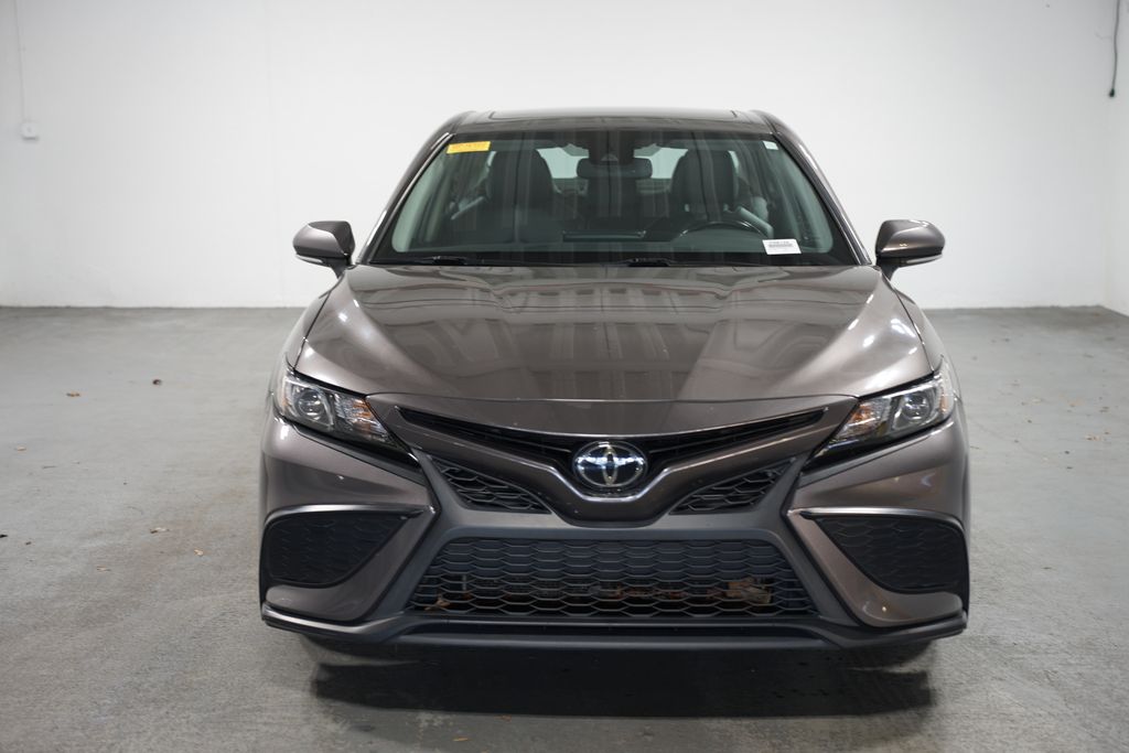 2022 Toyota Camry SE 2