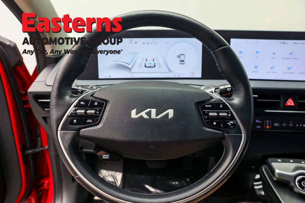 Used 2023 Red Kia Wind image 10