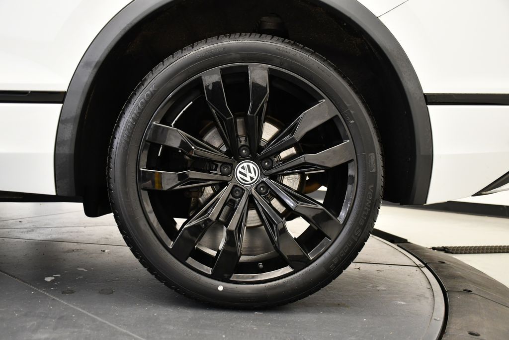 Thumbnail: 2021 Volkswagen Tiguan - 15
