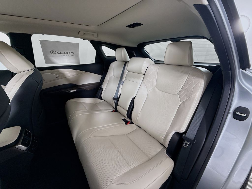 2025 Lexus RX  17