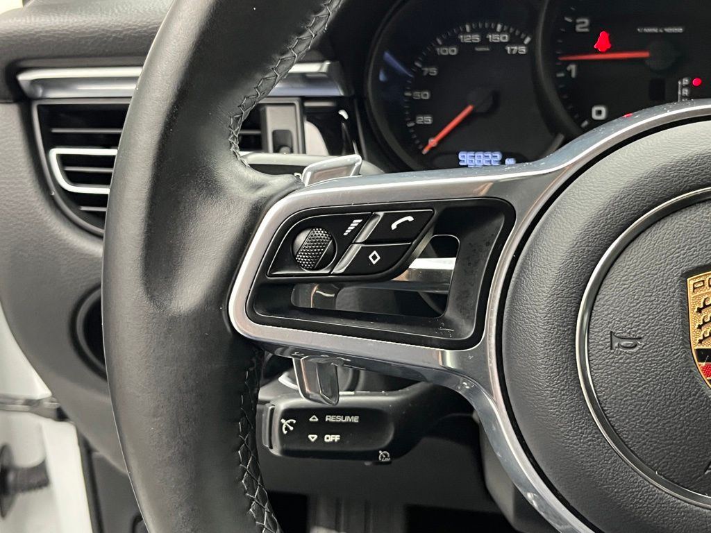 Thumbnail: 2020 Porsche Macan - 13