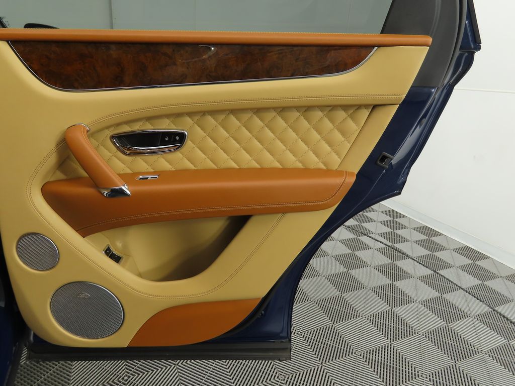 Thumbnail: 2018 Bentley Bentayga - 27