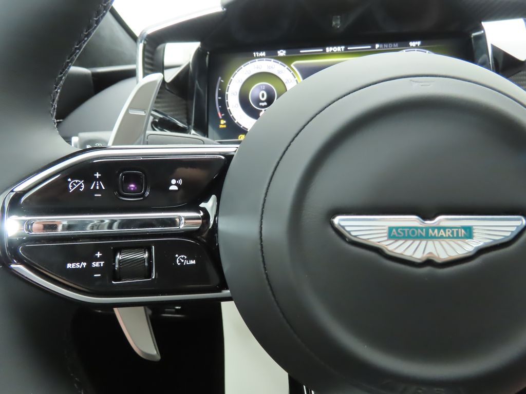 Thumbnail: 2025 Aston Martin Vantage - 11