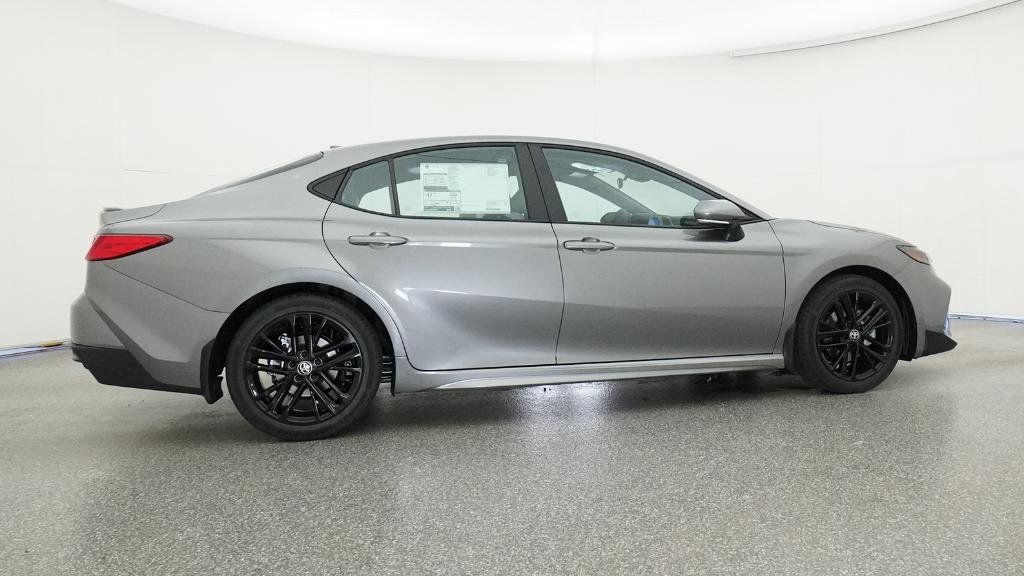 2025 Toyota Camry SE 18