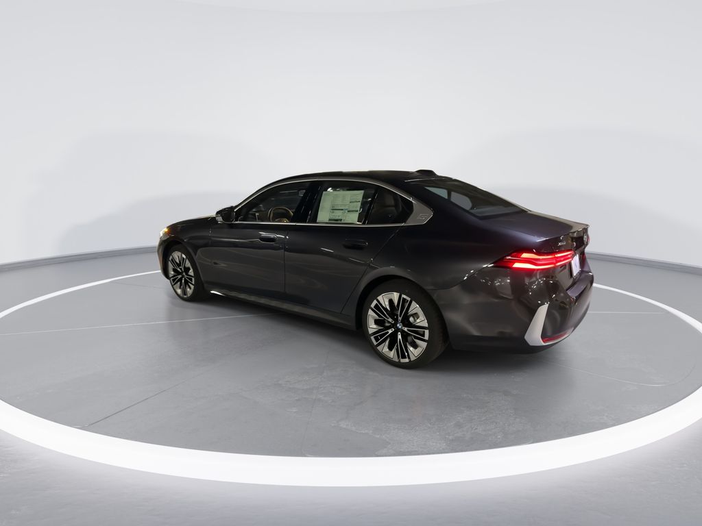 Thumbnail: 2027 BMW 5 Series - 6