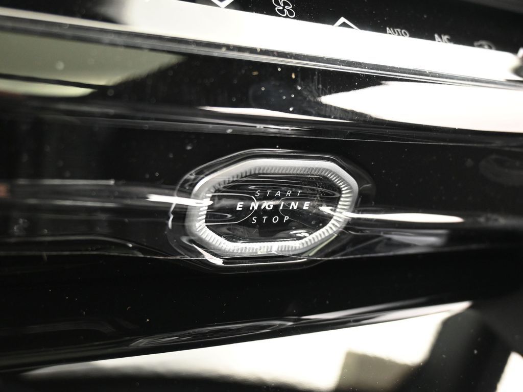 New 2026 Diamond Black Crystal Pearlcoat Jeep Limited image 18