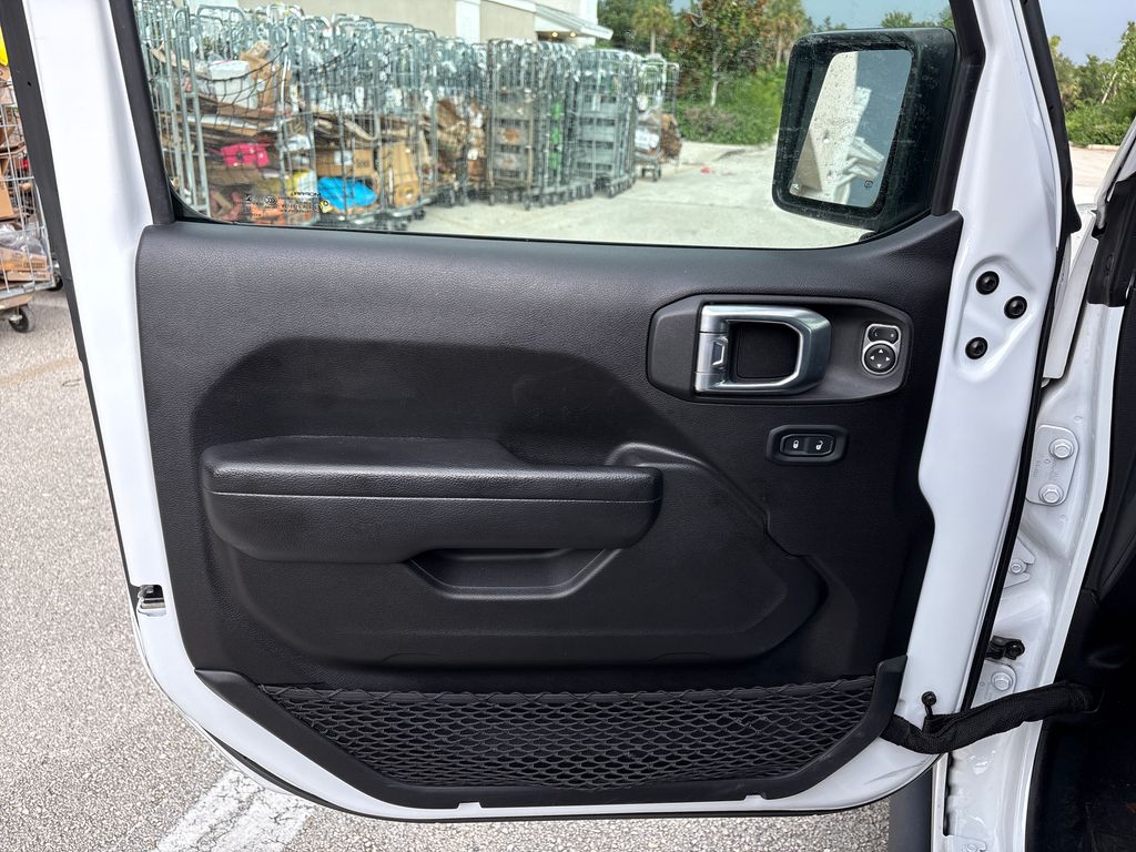 Used 2022 White Jeep Willys image 25
