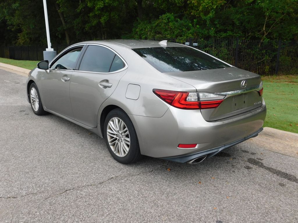 Thumbnail: 2016 Lexus ES - 3