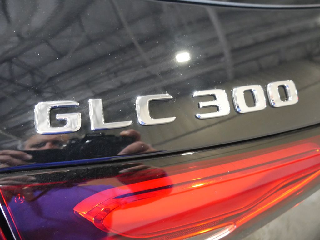 Thumbnail: 2026 Mercedes-Benz GLC - 8