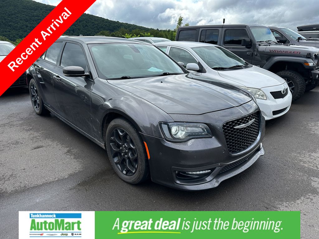 Crystal Metallic 2019 Chrysler 300 Sedan All-Wheel Drive 8-Speed Automatic